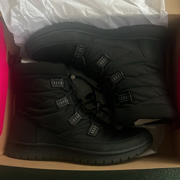 Ryka Water Repellant Black Boots Women’s Sz 9M lace up rain sleet snow shoes - Picture 5 of 12